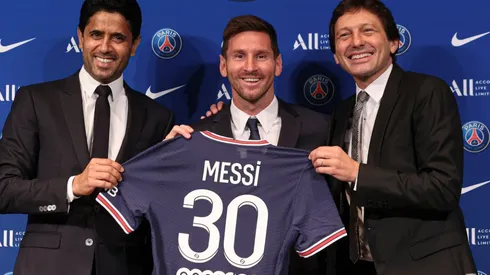 Lionel Messi (center) and Leonardo (right)