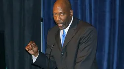 Former Los Angeles Lakers star James Worthy was unhappy with Frank Vogel's side come-from-behind loss to Oklahoma City Thunder.