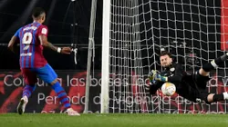 Memphis kick from the penalty spot is saved by Stole Dimitrievski