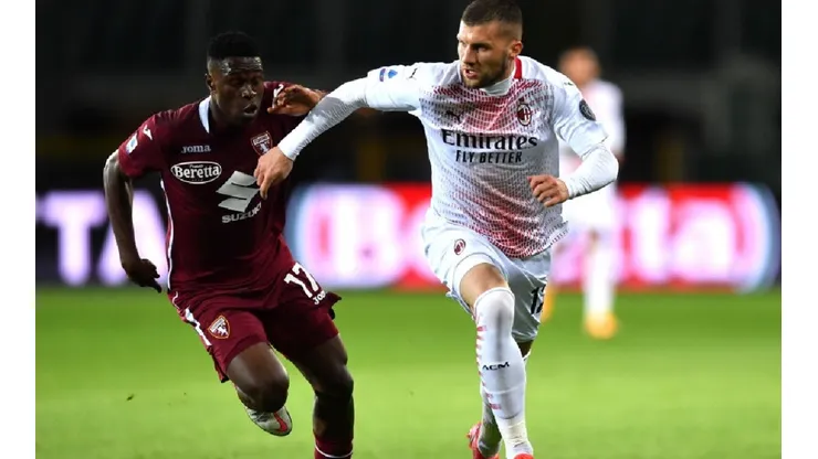Wilfried Singo of Torino FC (left) tries to stop Ante Rebic of AC Milan