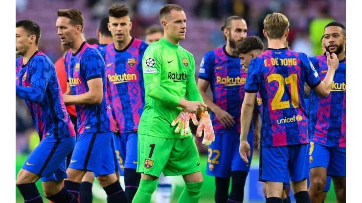 Barcelona players get ready