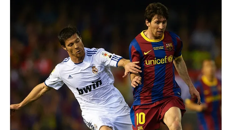 Xabi Alonso (left) and Lionel Messi during a Copa del Rey final between Real Madrid and Barcelona at Estadio Mestalla in Valencia.