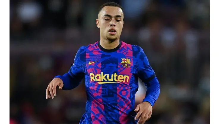 Sergiño Dest of Barcelona runs with the ball