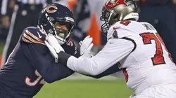 Robert Quinn of the Bears (left) tries to pass around Donovan Smith of the Buccaneers