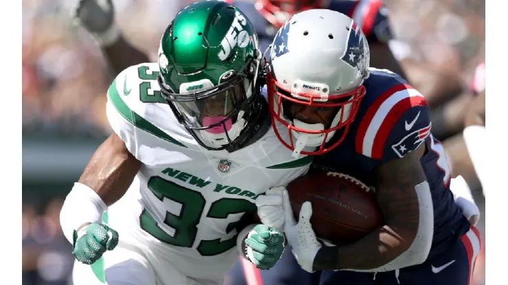 Adrian Colbert of the New York Jets (left) tries to stop James White of the New England Patriots