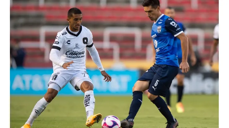Kevin Ramirez of Queretaro (left) and Claudio Kranevitter of Monterrey