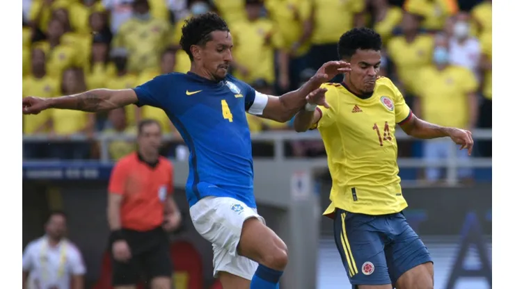 Marquinhos of Brazil against Luis Diaz of Colombia.