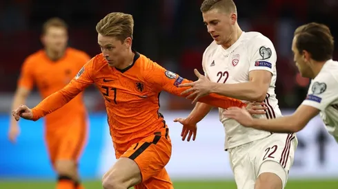 Frenkie de Jong of Netherlands (left) and Vladislavs Gutkovskis of Latvia (right)