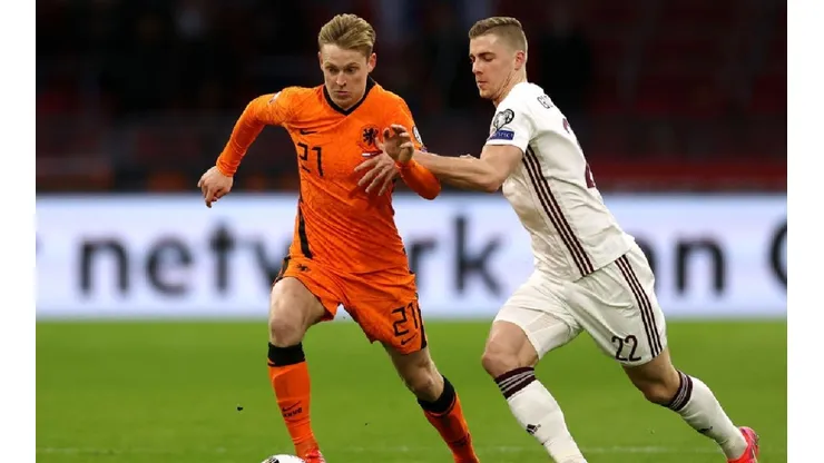 Frenkie de Jong of Netherlands (left) and Vladislavs Gutkovskis of Latvia