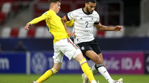 Octavian Popescu of Romania (left) and Josha Vagnoman of Germany