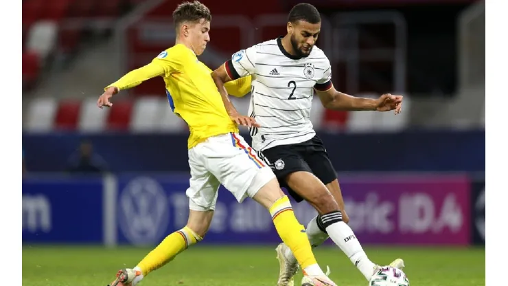 Octavian Popescu of Romania (left) and Josha Vagnoman of Germany