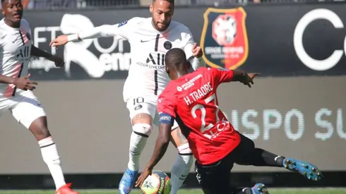 Neymar of PSG (left) and Hamari Traore of Rennes (right)