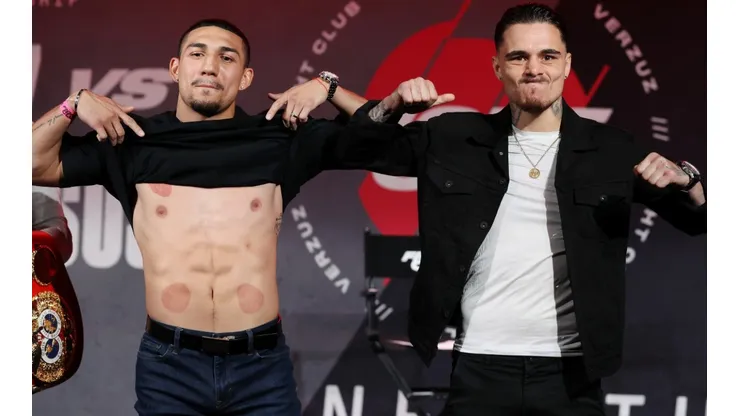 Teofimo Lopez of the US (left) and George Kambosos Jr. of Australia (right)