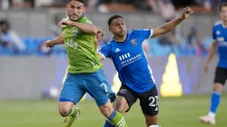 Cristian Roldan of Seattle Sounders (left) fights for ball control against Marcos Lopez of San Jose Earthquakes