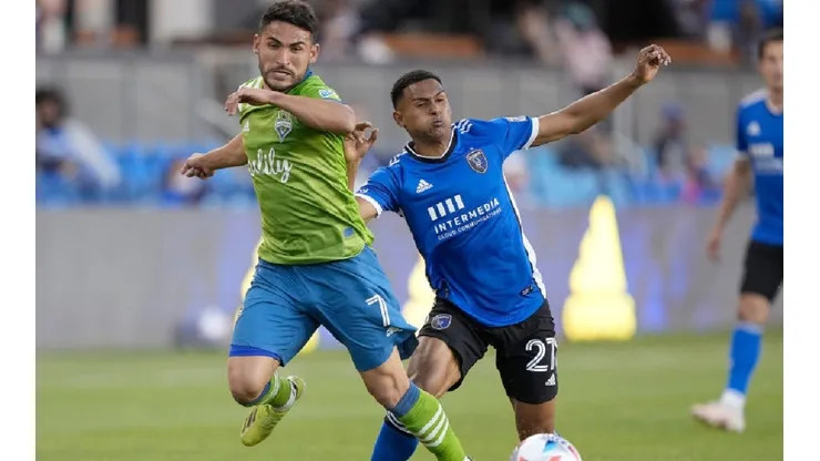 Cristian Roldan of Seattle Sounders (left) fights for ball control against Marcos Lopez of San Jose Earthquakes