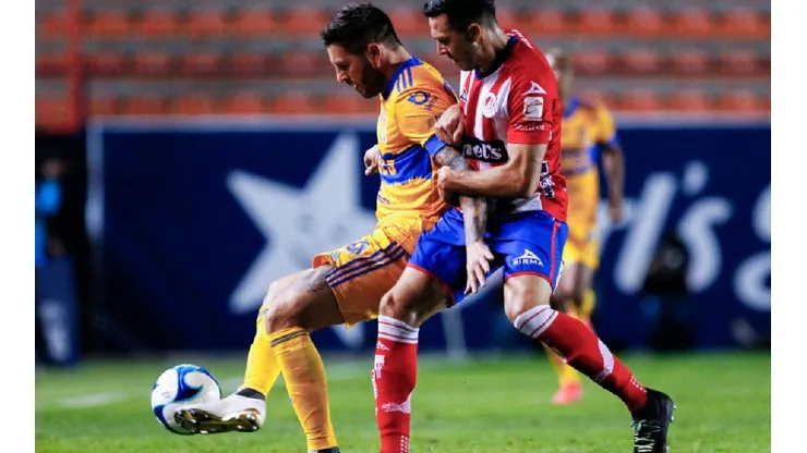 Andre-Pierre Gignac of Tigres UANL (left) fights for ball control against Ramiro Gonzalez of Atletico San Luis (right)