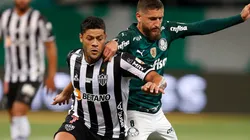 Hulk of Atletico Mineiro (left) and Zé Rafael of Palmeiras