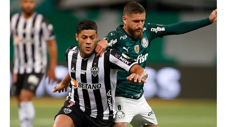 Hulk of Atletico Mineiro (left) and Zé Rafael of Palmeiras