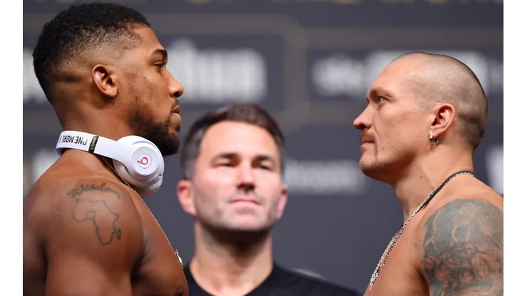 Anthony Joshua of the UK (left) and Oleksandr Usyk of Ukraine (right)