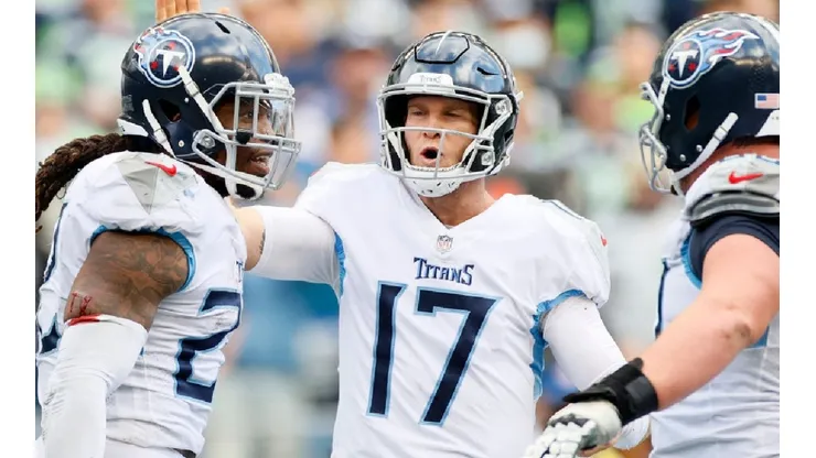 Ryan Tannehill with Derrick Henry of Titans