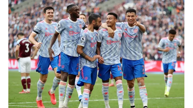 Jesse Lingard of Manchester United celebrates with Aaron Wan-Bissaka, Bruno Fernandes and Cristiano Ronaldo after scoring their team's second goal during the Premier League match between West Ham United and Manchester United at London Stadium on September 19, 2021 in London, England.