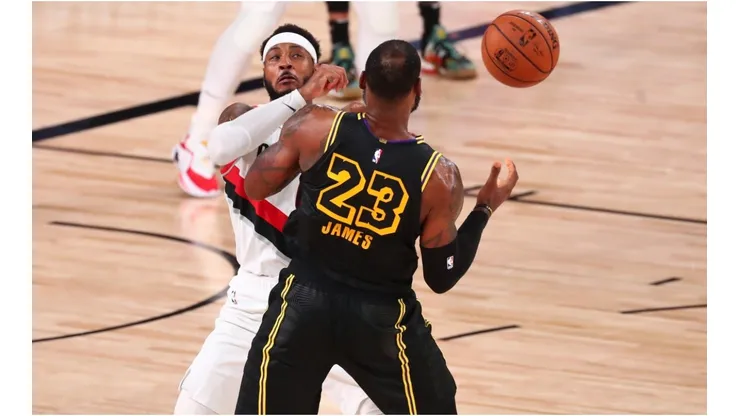 Carmelo Anthony guarding LeBron James