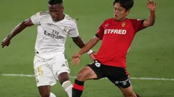 Vinicius of Real Madrid (left) fights for ball control with Kubo of Mallorca (right)