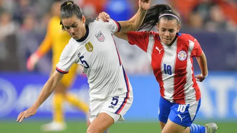 Kelley O'Hara of United States (left) and Ramona Martinez of Paraguay (right)