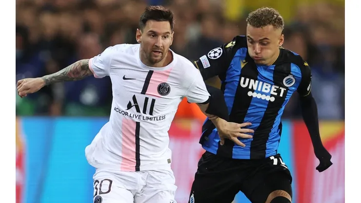 PSG star Lionel Messi against Noa Lang of Club Brugge. (Getty)