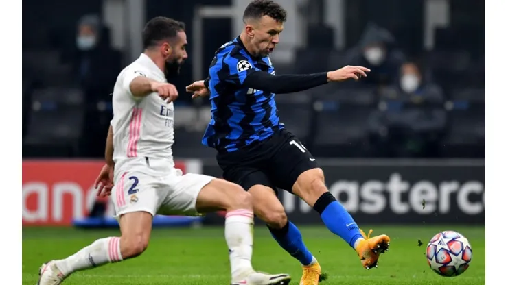 Daniel Carvajal of Real Madrid (left) tries to stop Ivan Perisic of Inter (right) (Getty)