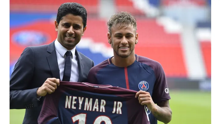 Neymar poses with his new jersey next to Paris Saint-Germain President Nasser Al-Khelaifi after a press conference on August 4, 2017 in Paris, France (Getty Images).