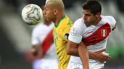 Richarlison of Brazil (left) fights for ball control against Aldo Corzo of Peru (right) (Getty)
