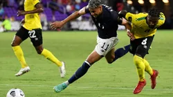 Ariel Lassiter of Costa Rica (middle) tries to win ball control against Oniel Fisher of Jamaica (left) (Getty)
