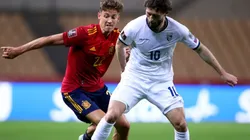 Marcos Llorente of Spain (left) tries to block Arber Zeneli of Kosovo (right)(Getty)
