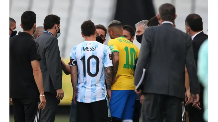 Messi and Neymar talk with Brazil's health authorities on the pitch (Getty).