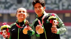 Monica Olivia Rodriguez Saavedra (left) and guide Kevin Teodoro Aguilar Perez (right) of Mexico at the women's 1500m - T11. (Getty)
