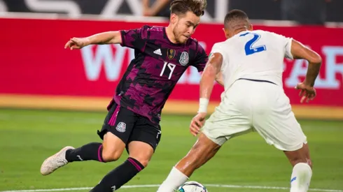 Jesus Ricardo Angulo Uriarte of Mexico (left) tries to avoid Cesar Blackman of Panama (right) (Getty)