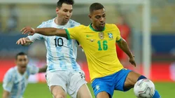 Lionel Messi and Renan Lodi in action during the 2021 Copa America final. Argentina and Brazil will meet on Matchday 6 of the road to Qatar 2022. (Getty)