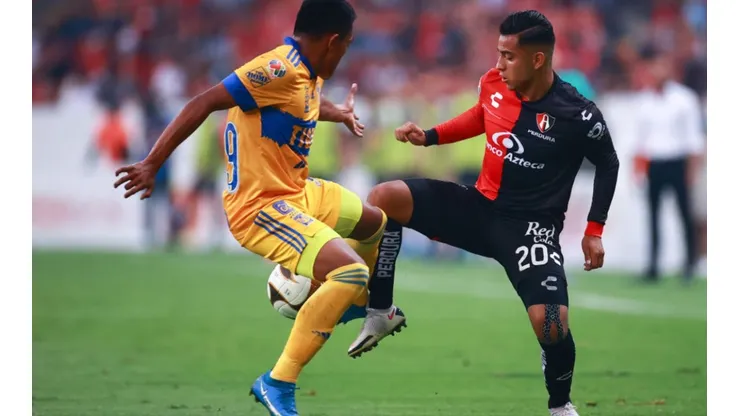 Erick Avalos of Tigres (left) struggles against Jairo Torres of Atlas (left) (Getty)