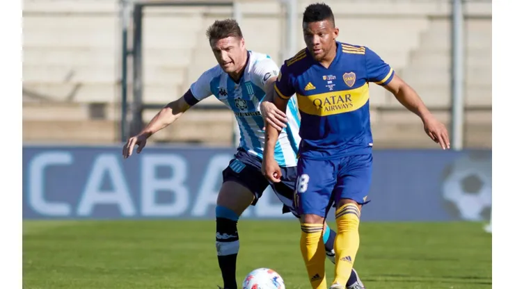 Ivan Pillud of Racing Club (left) tries to stop Frank Fabra of Boca Juniors (right) (Getty)