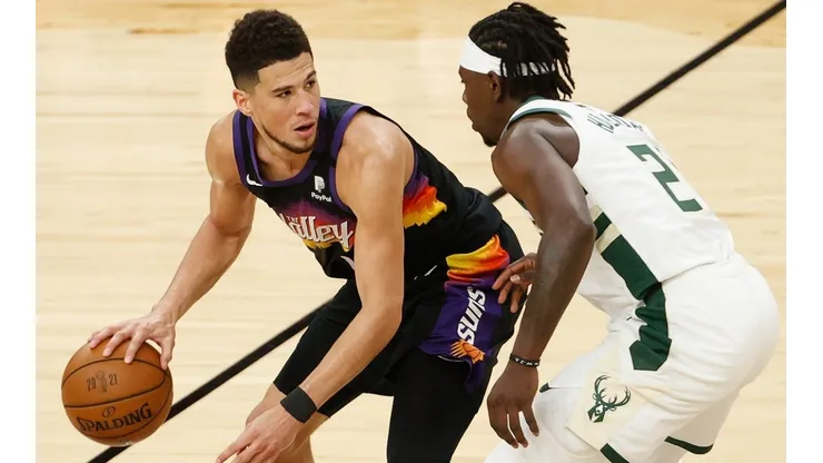Devin Booker #1 of the Phoenix Suns handles the ball against Jrue Holiday #21 of the Milwaukee Bucks (Getty)