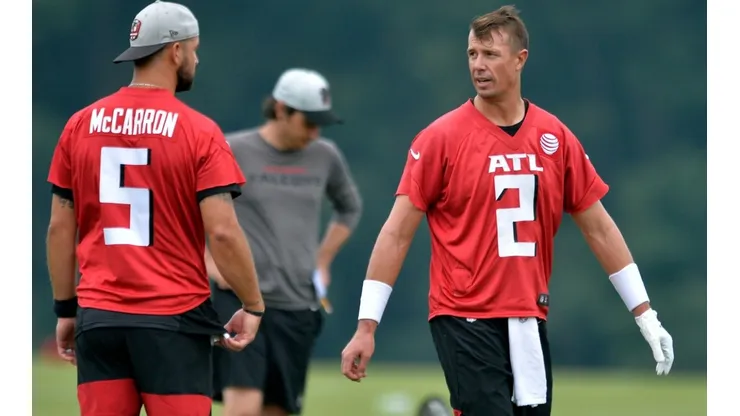 AJ McCarron (left) and Matt Ryan (right) at the Atlanta Falcons training camp (Getty)