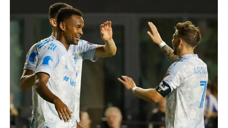 DC United's Ola Kamara (left) celebrates with teammates (Getty).