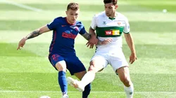 Kieran Trippier of Atletico Madrid (left) fights for the ball with Ivan Marcone of Elche (right). (Getty)