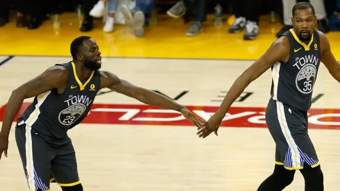Draymond Green (left) and Kevin Durant during the 2018 NBA finals. (Getty)