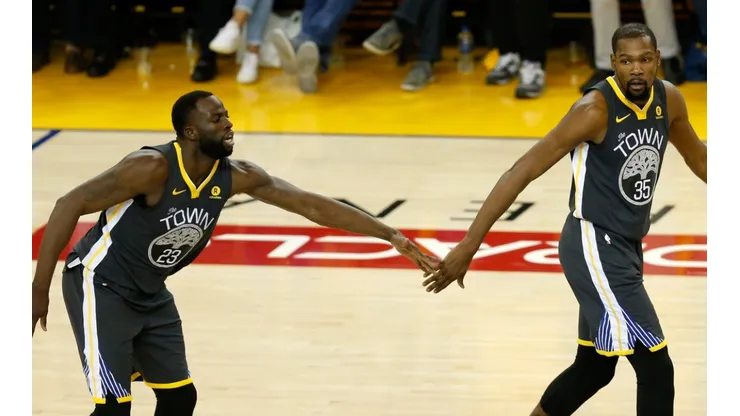 Draymond Green (left) and Kevin Durant during the 2018 NBA finals. (Getty)