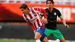 Isaac Brizuela of Chivas (left) runs while Carlos Orrantia of Santos Laguna follows him (left) (Getty)