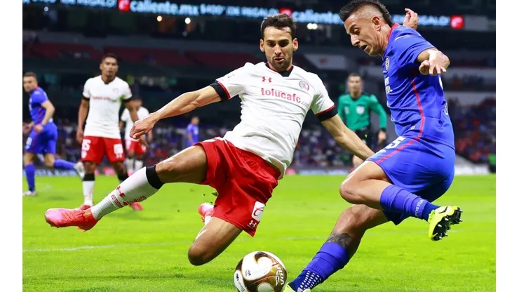 Raul Lopez of Toluca (left) tries to block Roberto Alvarado of Cruz Azul (right). (Getty)