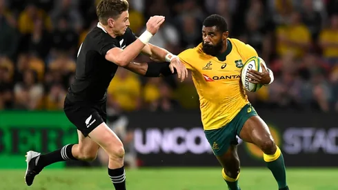 Beauden Barrett of New Zealand (left) and Marika Koroibete of Australia in action during a Rugby Championship fixture in 2020. (Getty)