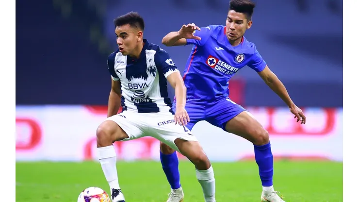 Carlos Rodriguez of Monterrey (left) struggles for the ball against Guillermo Fernandez of Cruz Azul (Getty).
